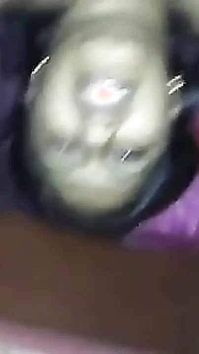 Pakistani Desi XXX slut records her own pussy fucking session MMS