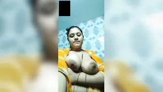 Bangladeshi Desi XXX girl shows her beautiful big boobs on cam