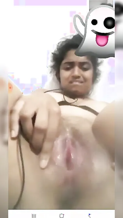 Cute Indian XXX girlfriend plays with her unsatisfied pussy on cam