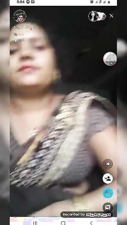 Nidhi Desi XXX bitch shows her beautiful pussy on live cam