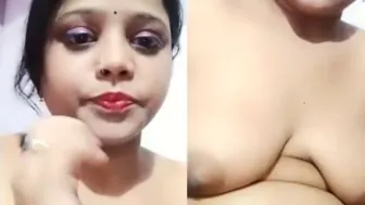 Sexy Desi XXX bitch plays with her unsatisfied body on live cam