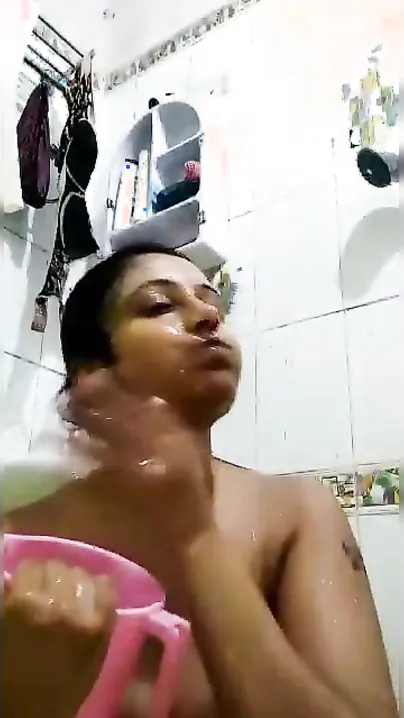 Sexy Desi XXX girl shaving her pretty pussy on selfie cam