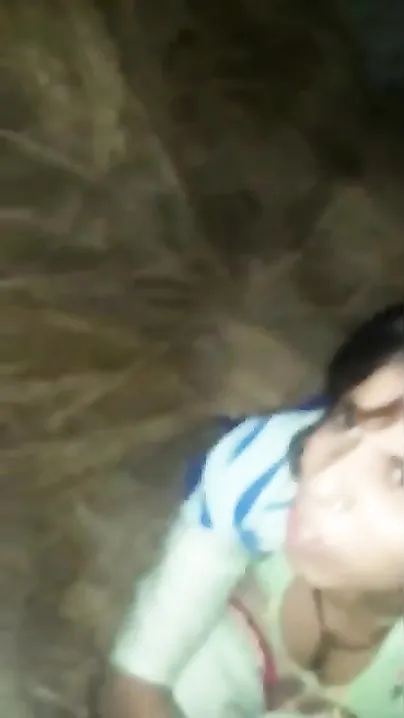 Desi village XXX girl sucking her horny uncle’s cock MMS