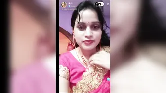 Juicy Indian XXX girl gives sexy striptease live show