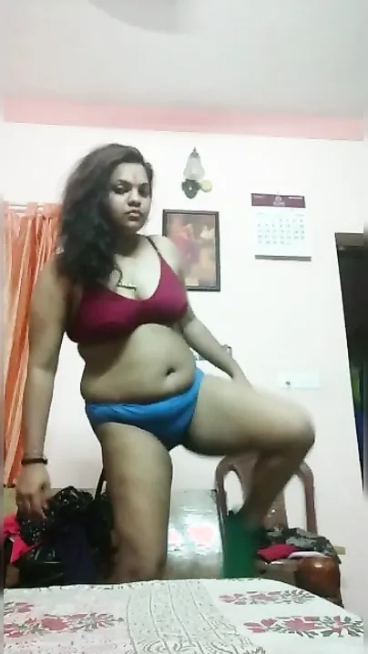 Sexy Desi CXX girl showing boobs and pussy on selfie cam