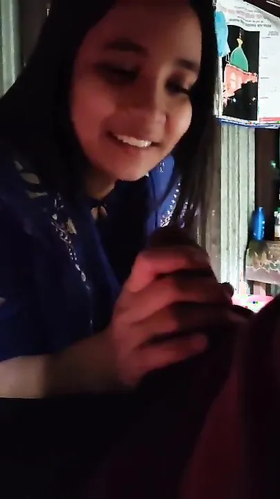 Cute Bangladesi Desi XXX girl gives blowjob to her elder brother MMS