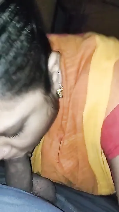 Bengali Desi XXX bitch giving a nice blowjob to her neighbour MMS
