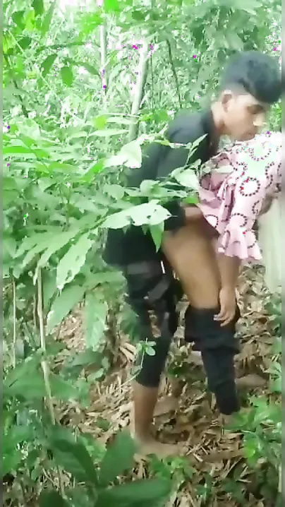 Bangladeshi Desi XXX girl have sex with her lover in jungle MMS