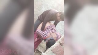 Desi XXX housewife gets fucked in doggy style outdoors MMS