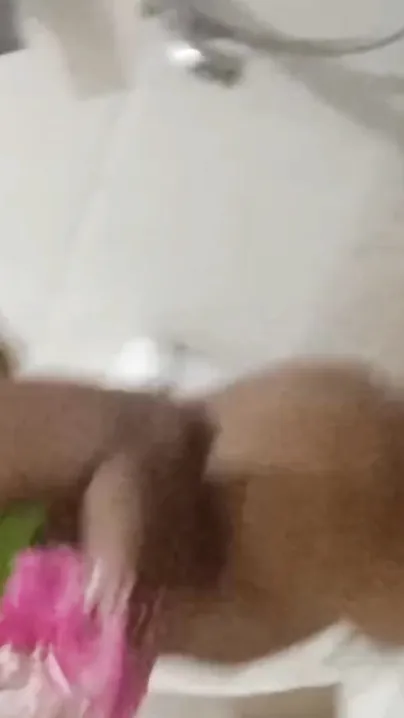 Punjabi Desi XXX aunty gets her mature pussy fucked in bathroom MMS
