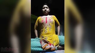 Unsatisfied village Desi wife getting naughty on XXX cam