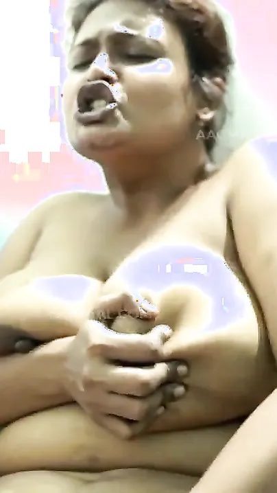 Indian porn XXX actress takes her solo nude video
