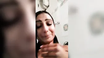 Desi young model poses naked when taking a shower on selfie XXX cam