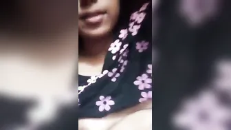 Video XXX call of sexy Bangladeshi girl showing her virgin Desi cunt