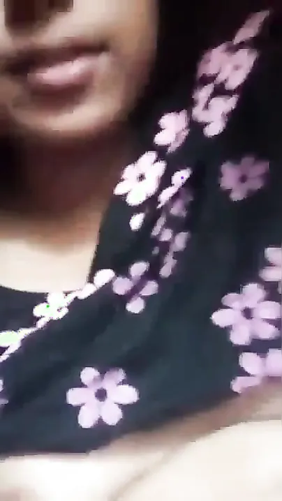 Video XXX call of sexy Bangladeshi girl showing her virgin Desi cunt