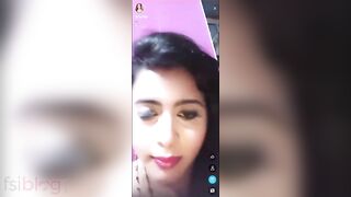 Desi gal with pretty face shows off her awesome XXX tits on cam