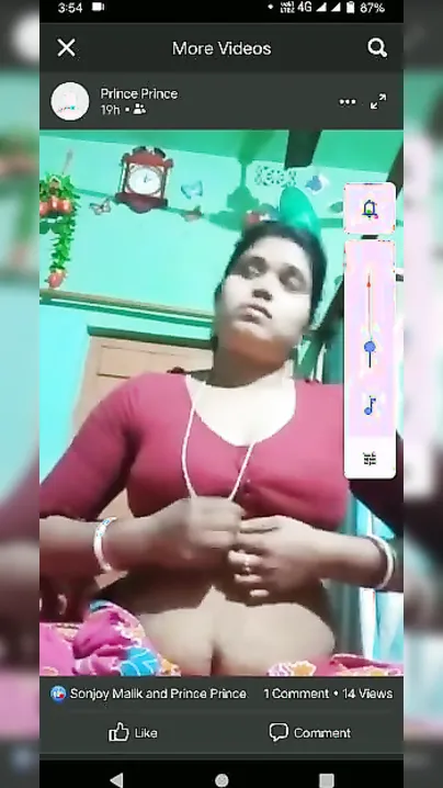 Fat Desi bhabhi demonstrates her soft XXX breasts for amateur video