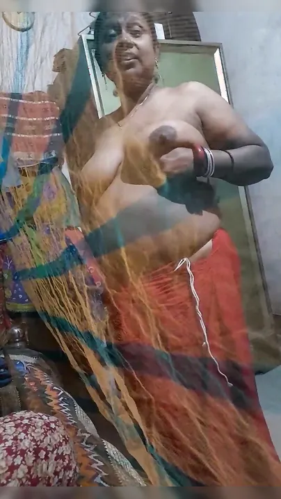 Village bhabhi gets caught on XXX cam when showing her Desi tits
