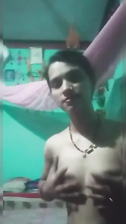 Slim village bhabhi makes nude XXX video for her horny Desi lover