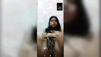 Horny like hell Desi wench reaches squirt orgasm after XXX fingering