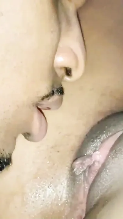 Village aunty chut dikhao and gets oral pleasure. Leaked Desi new XXX MMS