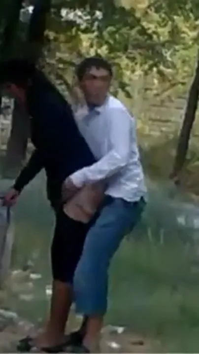 Desi mms sex leaked. Wife cheats on her husband outdoor while he sleep