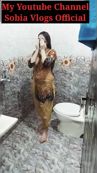 Curvy Sobia bitch squirts playing with Desi XXX cunt in the shower