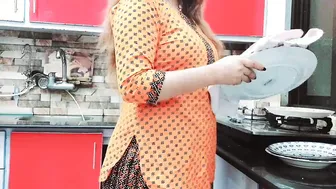 Desi housewife gets her XXX anus fucked by hubby in the kitchen