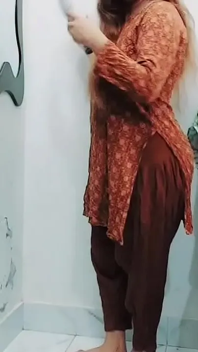 Lustful Pakistani mom enjoys secret XXX coupling with Desi neighbor