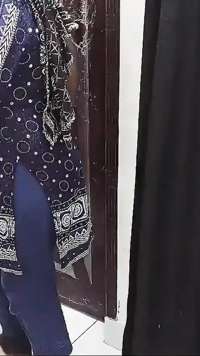 Hot XXX vid from hidden cam of Desi maid using grass broom for pussy