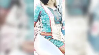 Moaning Desi webcam girl fingers her XXX pussy till getting orgasm