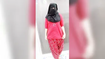 Uninhibited Desi bitch removes all clothes to play with her XXX twat