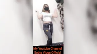 Sexy Desi seductress shakes her perfect XXX curves when dancing nude