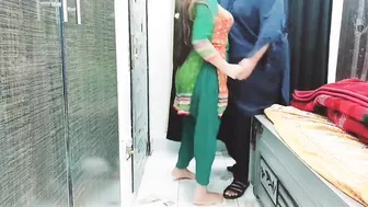 Pakistani hottie gets paid for private XXX dance for Desi client