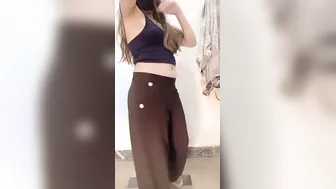 Desi beauty willingly demonstrates her XXX curves dancing online