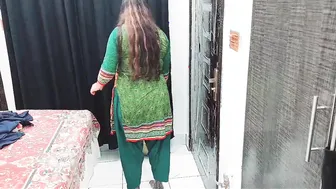 Horny Desi man fulfills his XXX fantasy of getting blowjob from maid