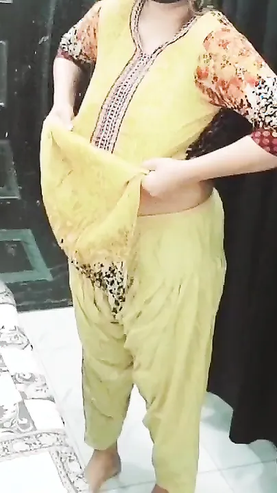 Dirty-minded stepbrother surprises cute Desi wench with XXX session