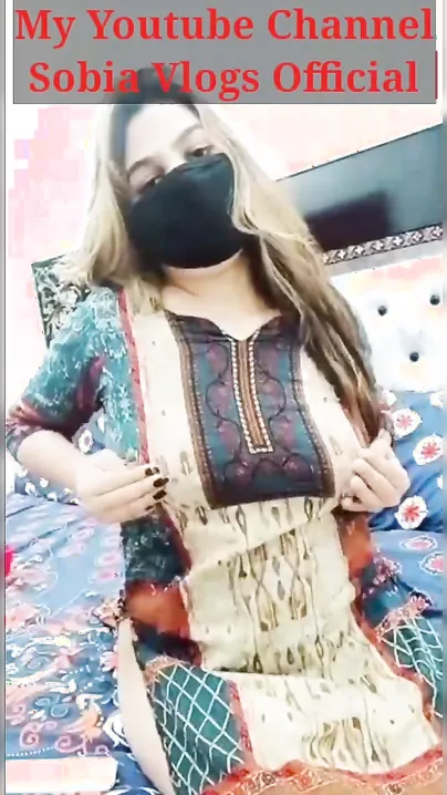 Made on client's demand XXX clip of sexy Desi wench posing naked