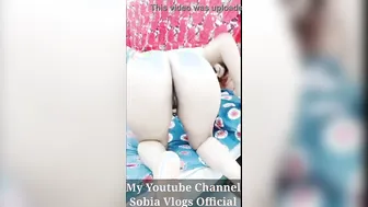 Pakistani cougar teases with her Desi ass and fingers XXX pussy