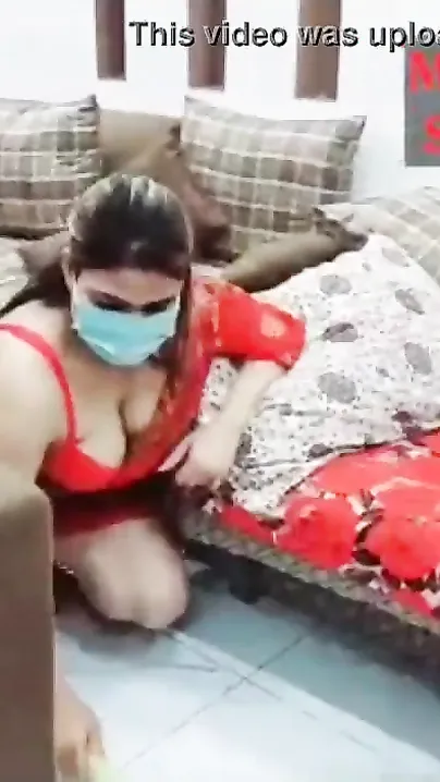 Shameless Paki maid has no panties on to seduce Desi man in XXX sex