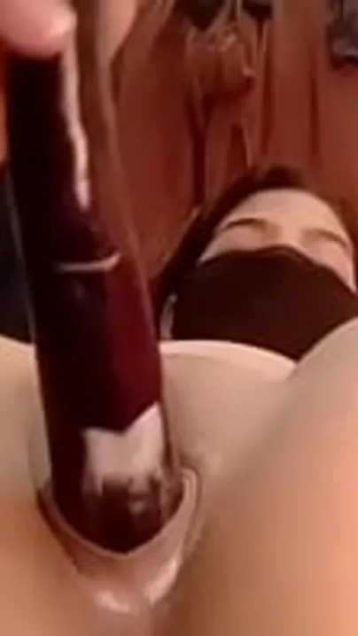 Horny Desi babe cums hard using big XXX veggies for her twat on cam