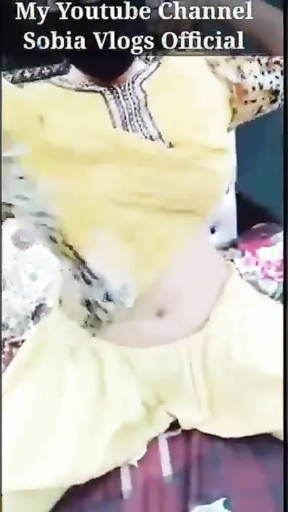 Ever-horny Pakistani wife inserts hair brush into her Desi XXX anus