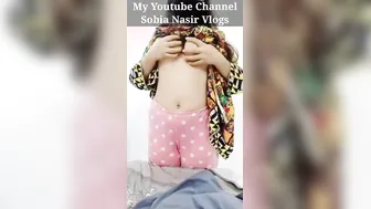 Hot XXX clip of naked Desi wench showing and fingering her pussy