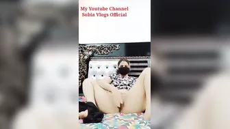 Desi slut plays with XXX pussy and cums while talking to BF on cam