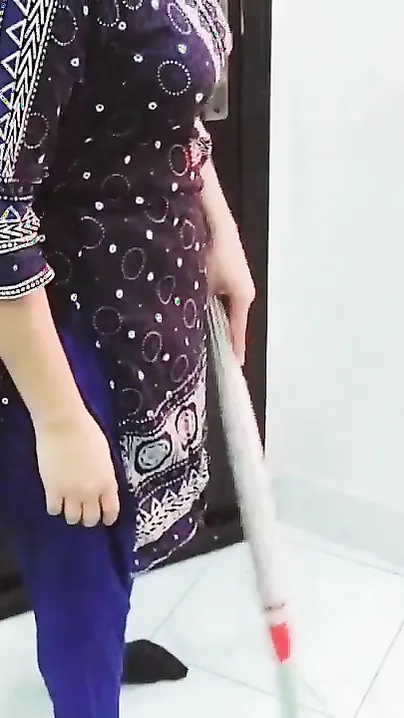 House-owner sticks XXX dick into hot Pakistani maid's Desi asshole