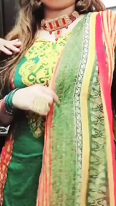Frolic Desi wench has XXX coupling with her father's friend at home