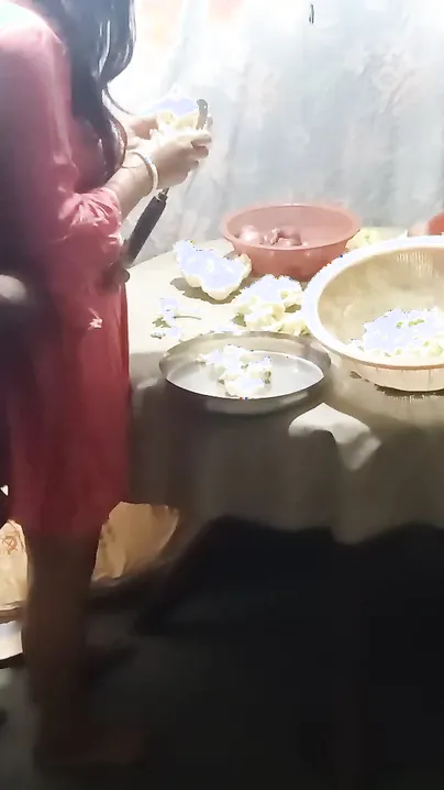 Aroused man comes home to fuck his Desi wife on the table in XXX vid