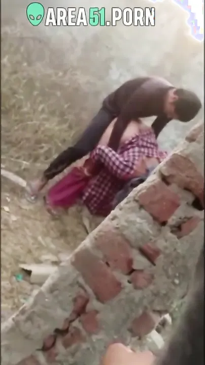 Desi aunty fucking in the outdoor - her got caught and made mms porn