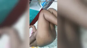 Lovable female poses nude and teases with XXX curves in Desi clip