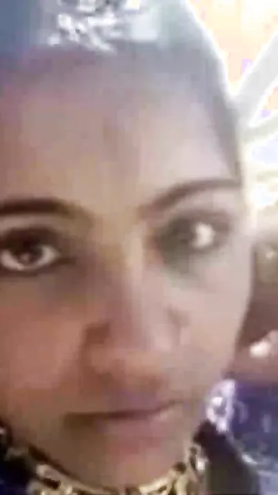 Indian couple discreetly moves away to fuck, but is discovered, Desi mms